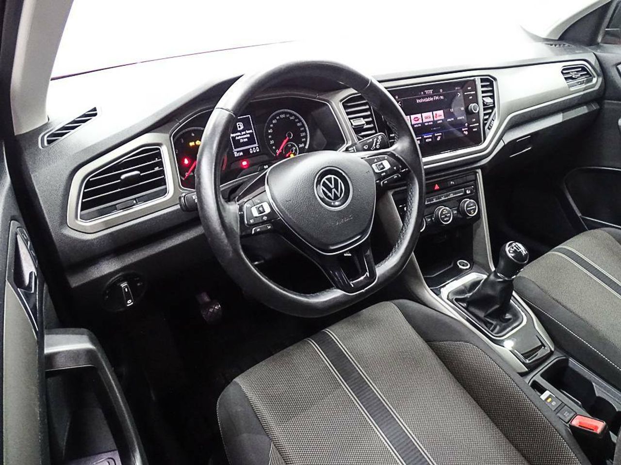 Foto Volkswagen T-Roc 24