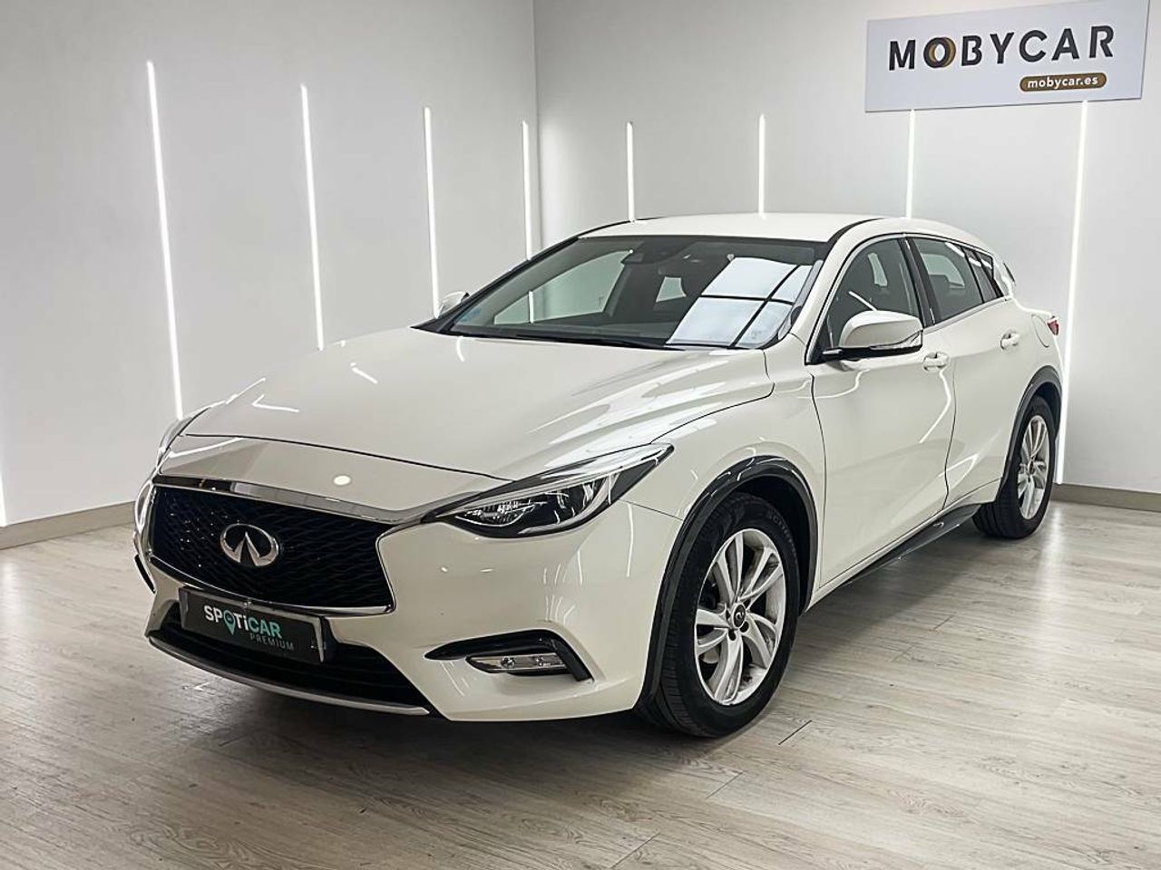 Foto Infiniti Q30 1