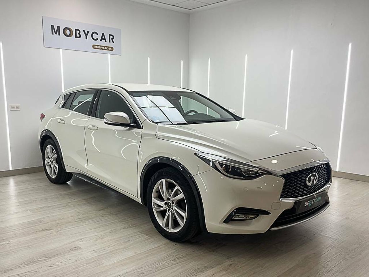 Foto Infiniti Q30 2