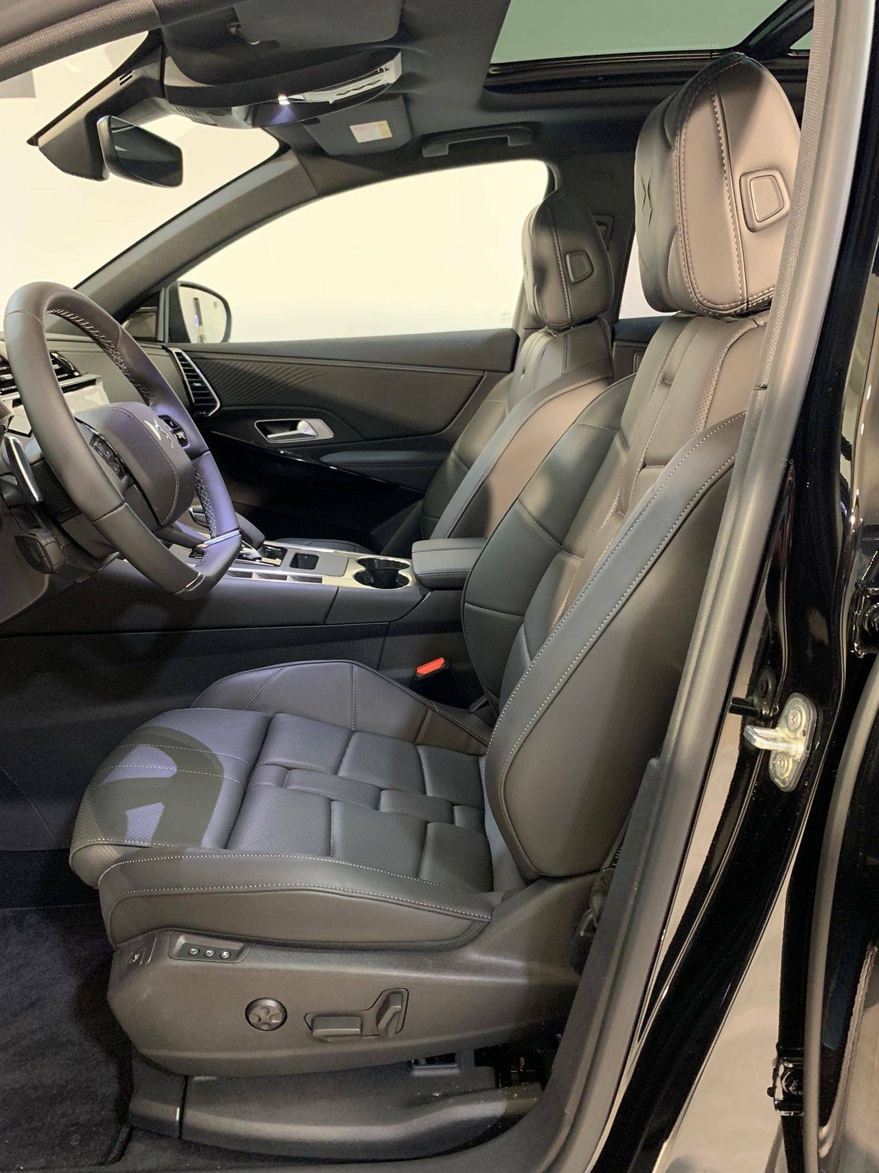 Foto DS Automobiles DS 7 9