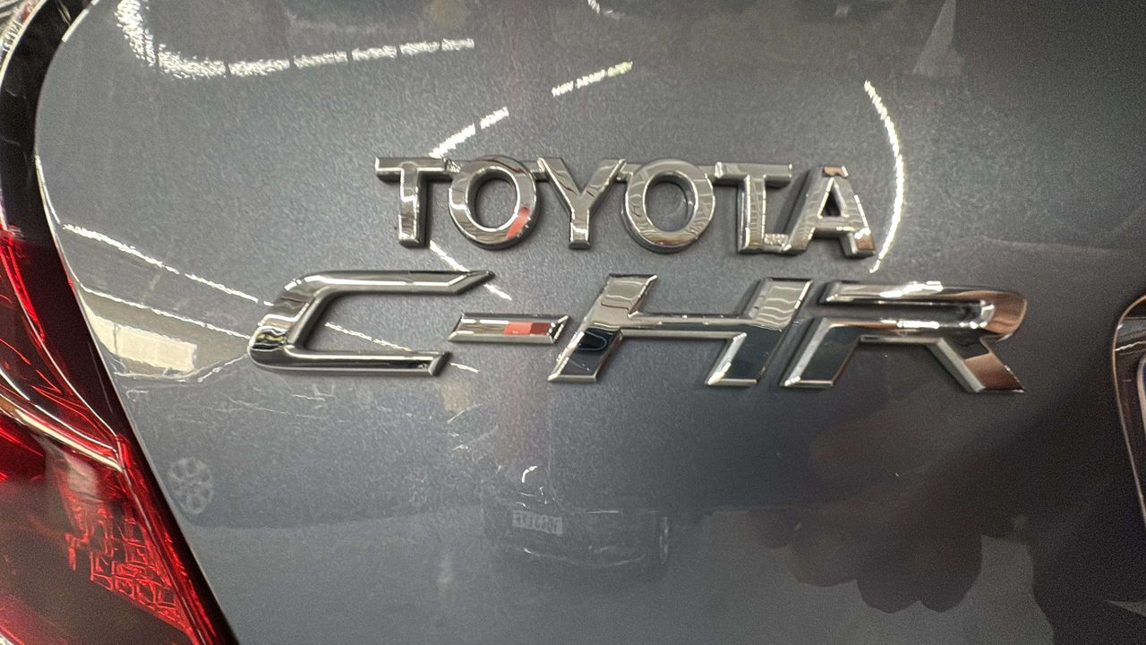 Foto Toyota C-HR 19