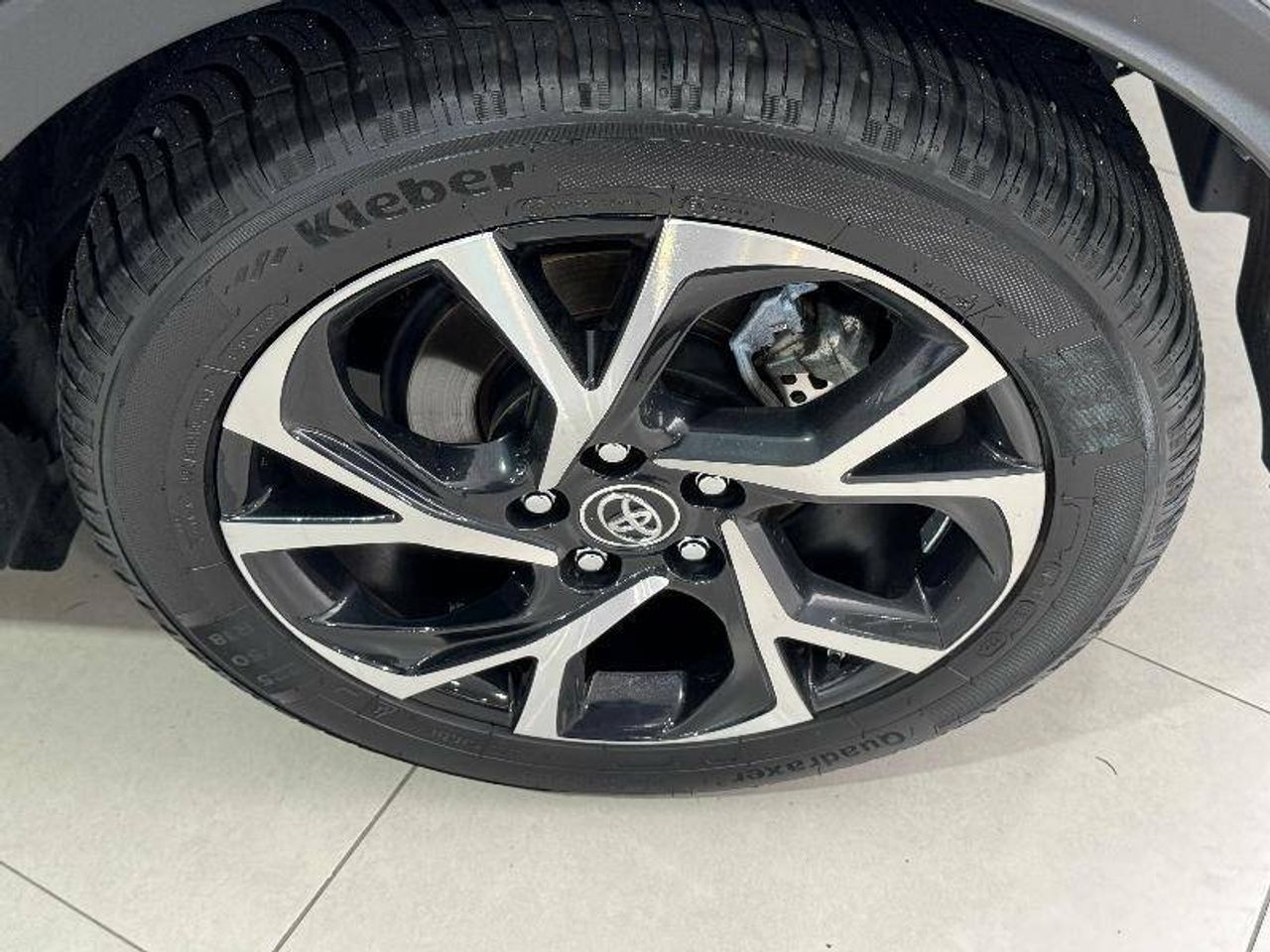 Foto Toyota C-HR 11