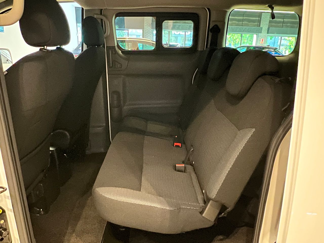 Foto Nissan e-NV200 9