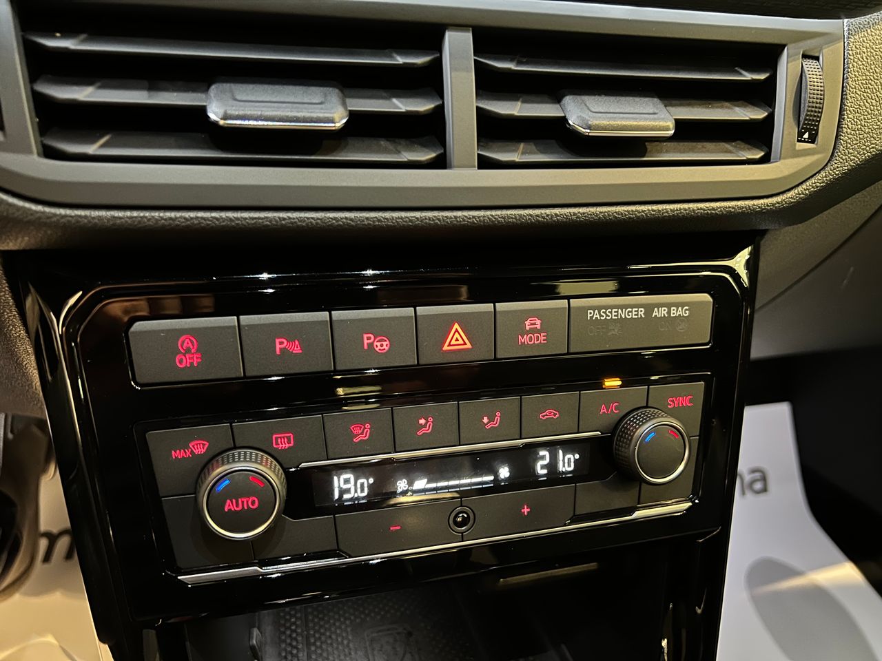 Foto Volkswagen T-Cross 13