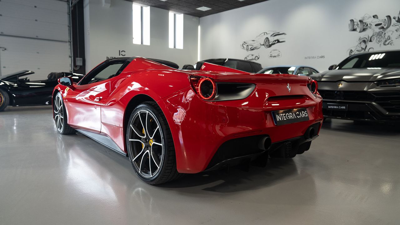 Foto Ferrari 488 3