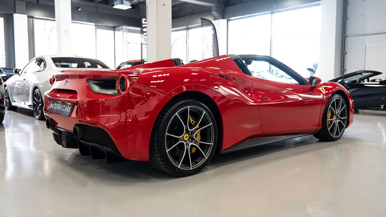 Foto Ferrari 488 4