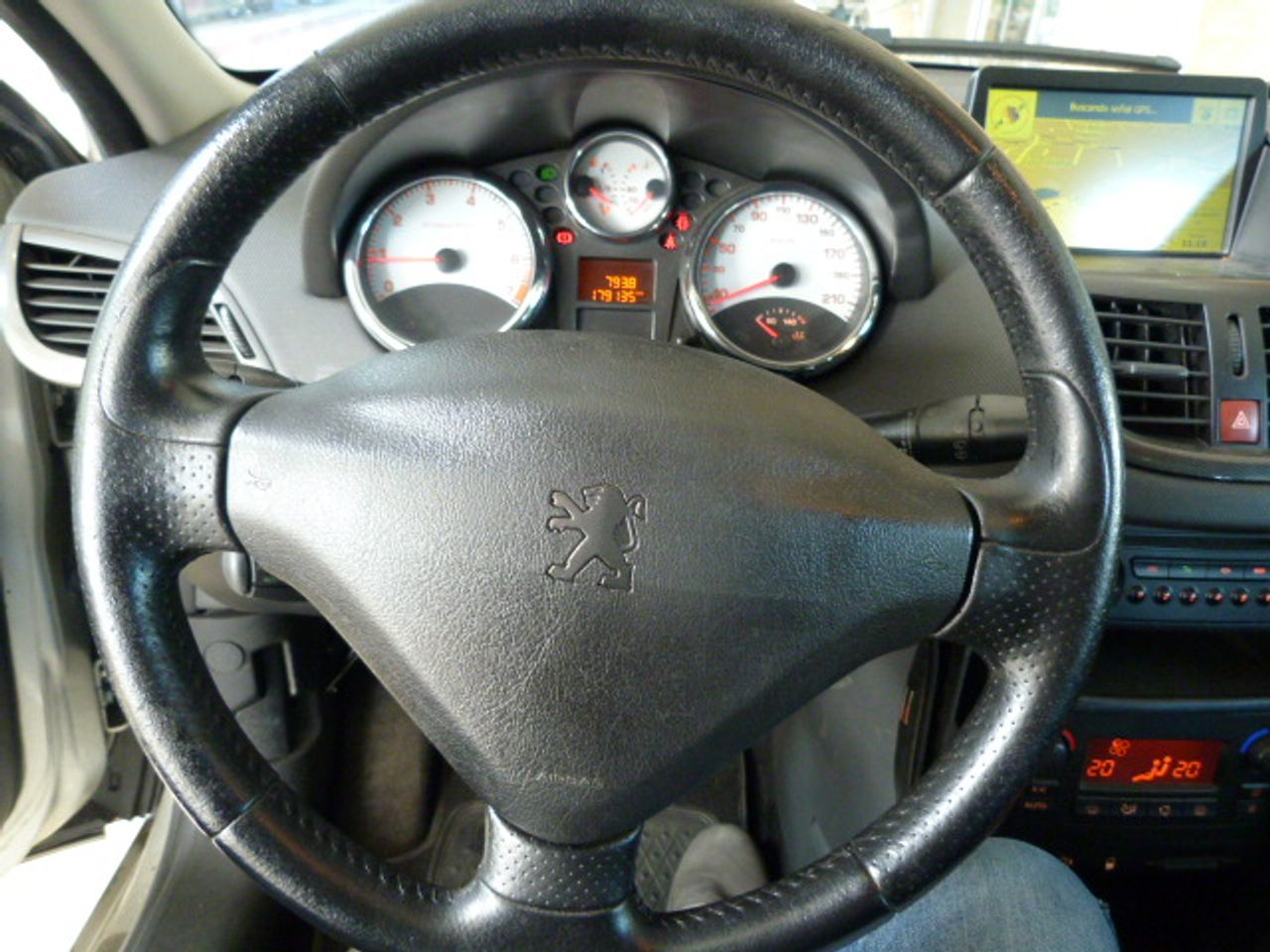 Foto Peugeot 207 32