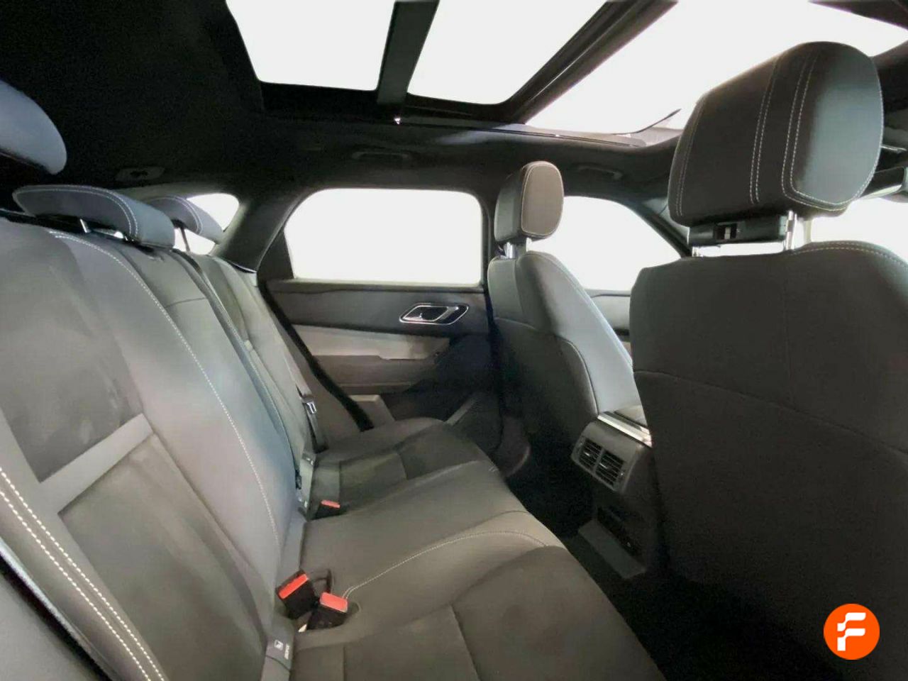 Foto Land-Rover Range Rover Velar 13