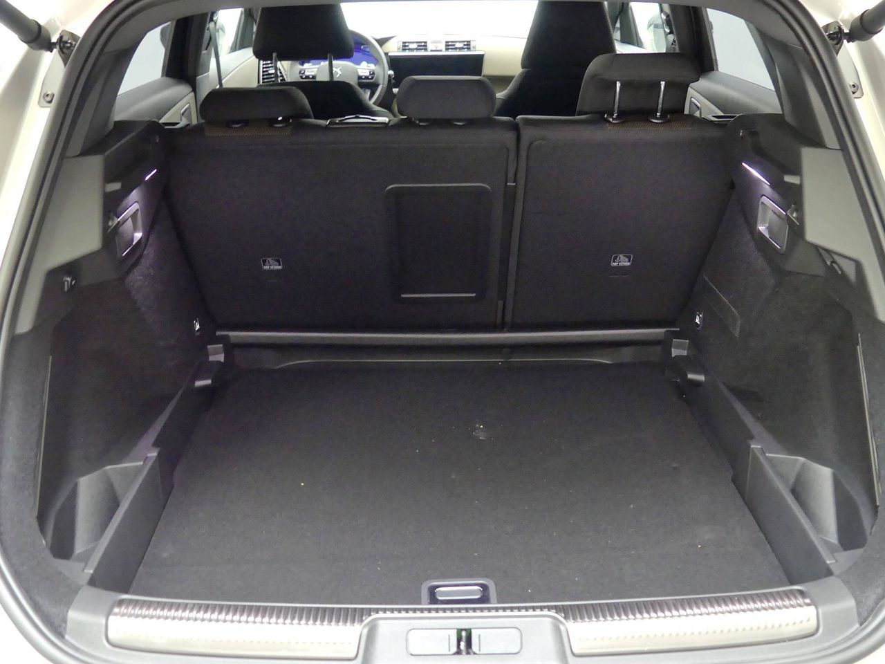 Foto DS Automobiles DS 7 9