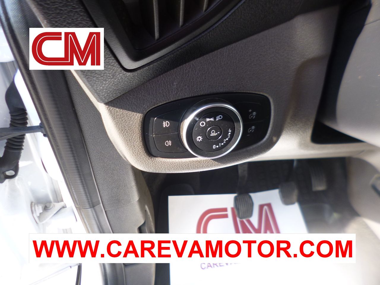 Foto Ford Tourneo Connect 16