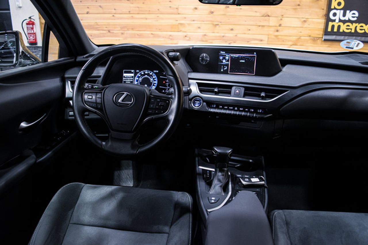 Foto Lexus UX 13