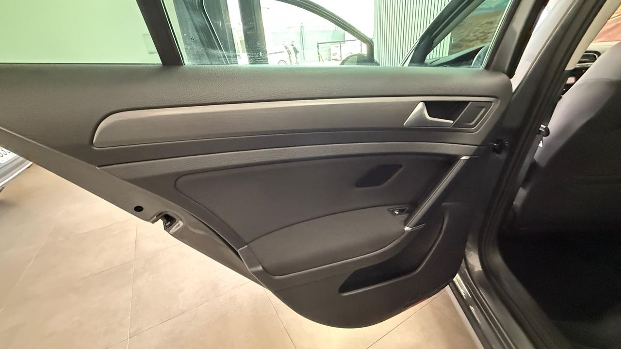 Foto Volkswagen Golf 13