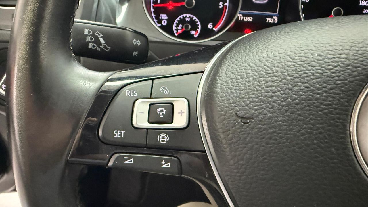 Foto Volkswagen Golf 24