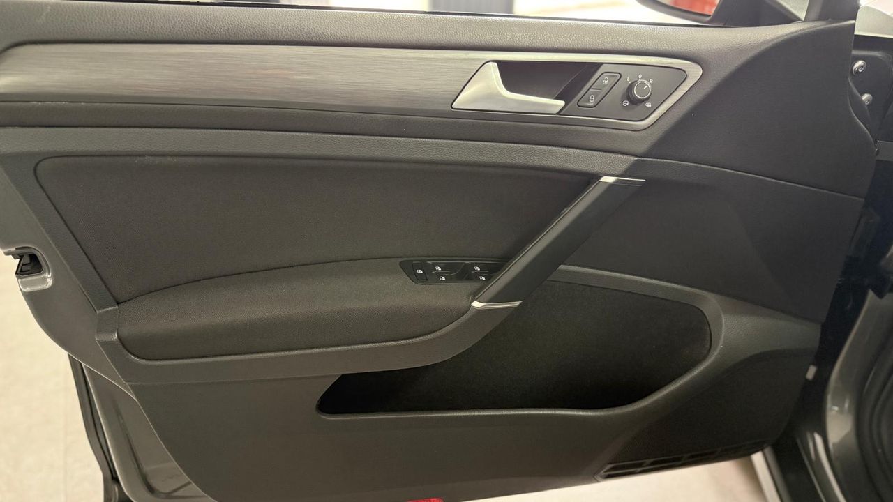 Foto Volkswagen Golf 33