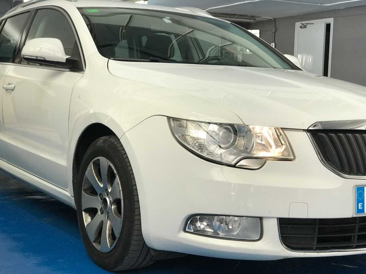 Foto Skoda Superb Combi 2