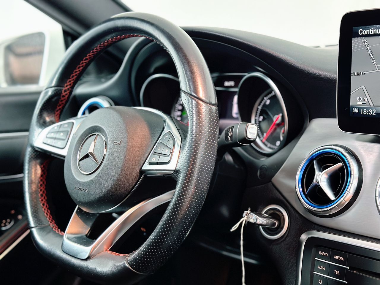 Foto Mercedes-Benz Clase CLA 20