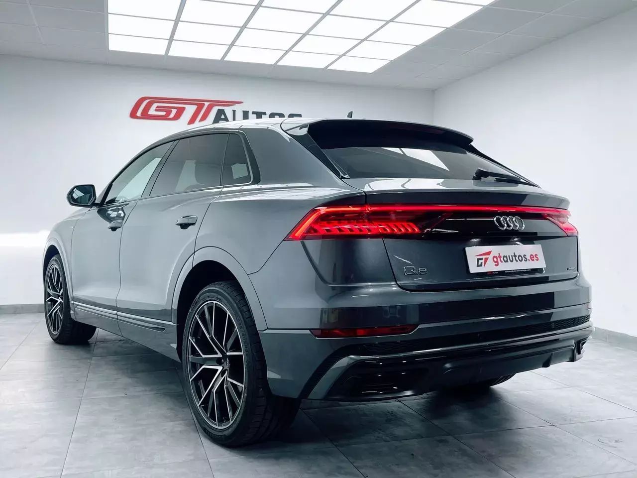 Foto Audi Q8 2