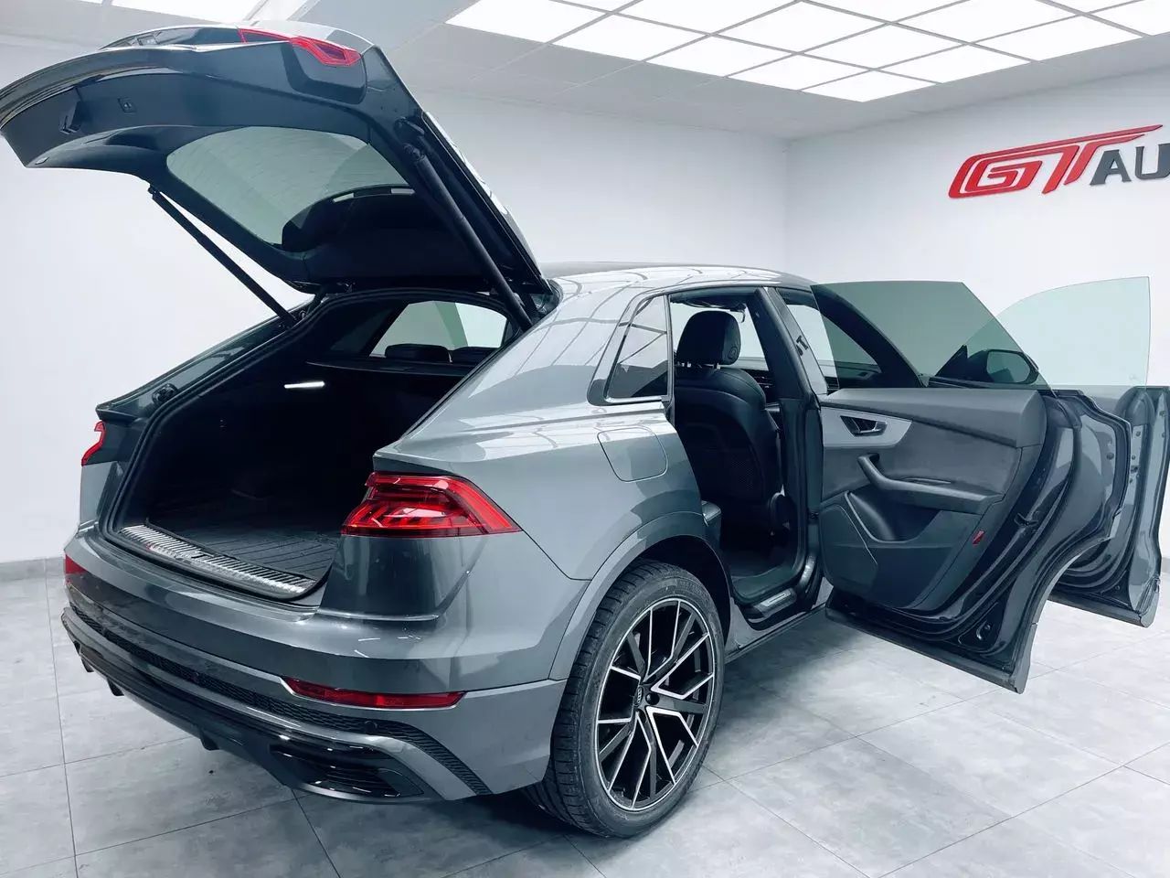 Foto Audi Q8 9
