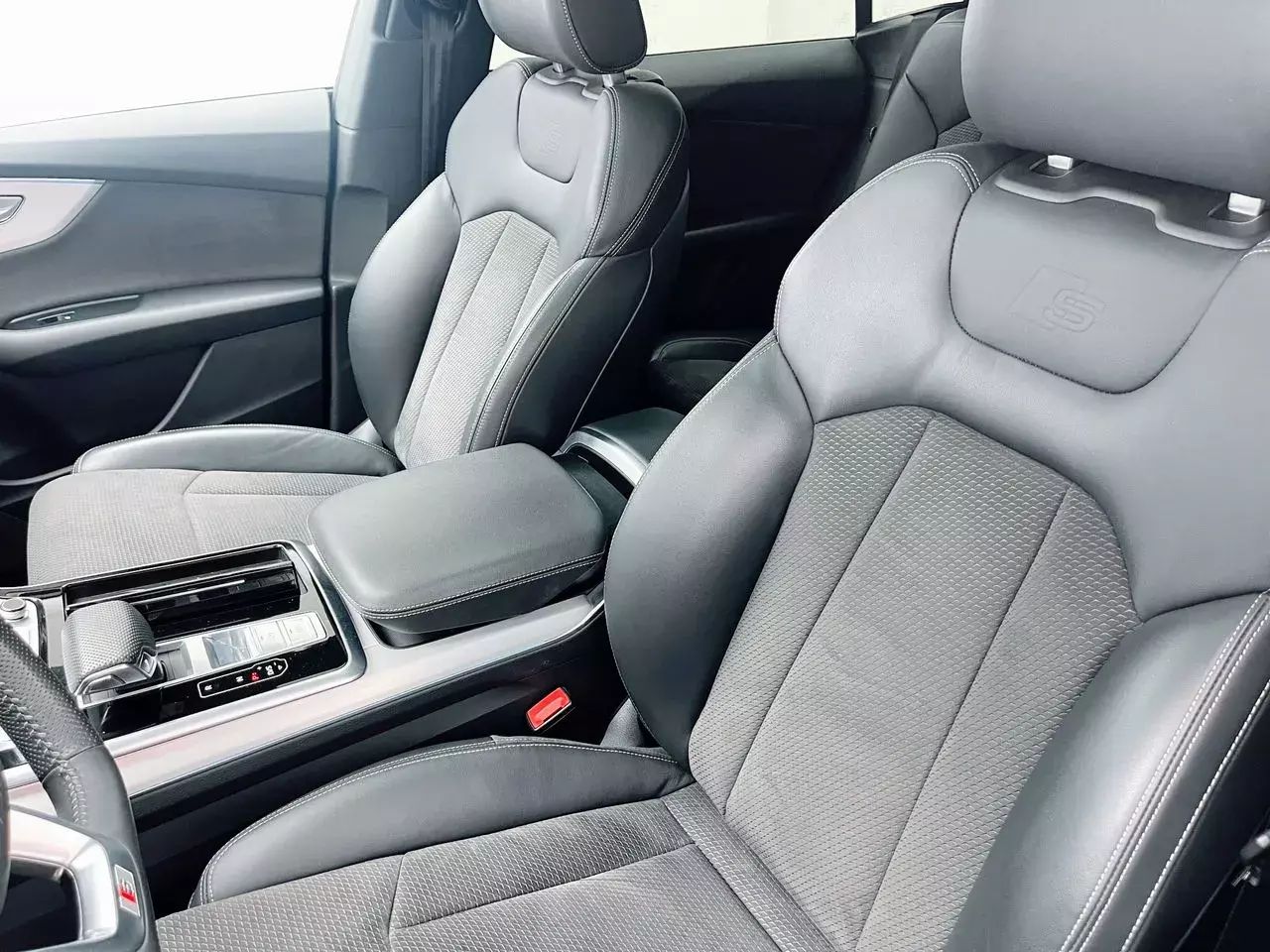 Foto Audi Q8 10