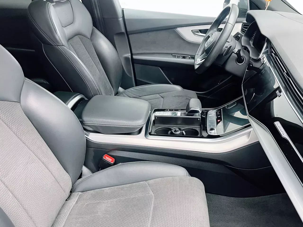 Foto Audi Q8 12