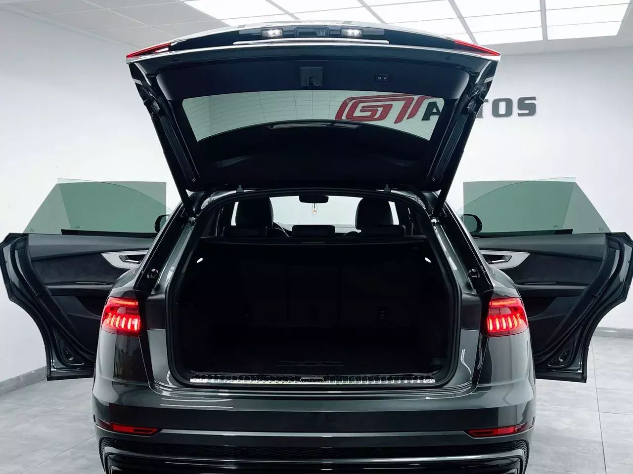 Foto Audi Q8 28