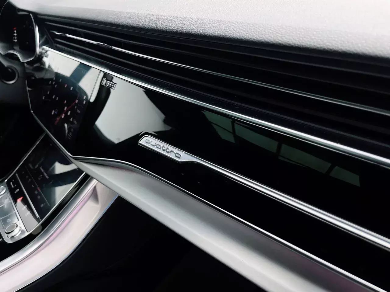 Foto Audi Q8 31