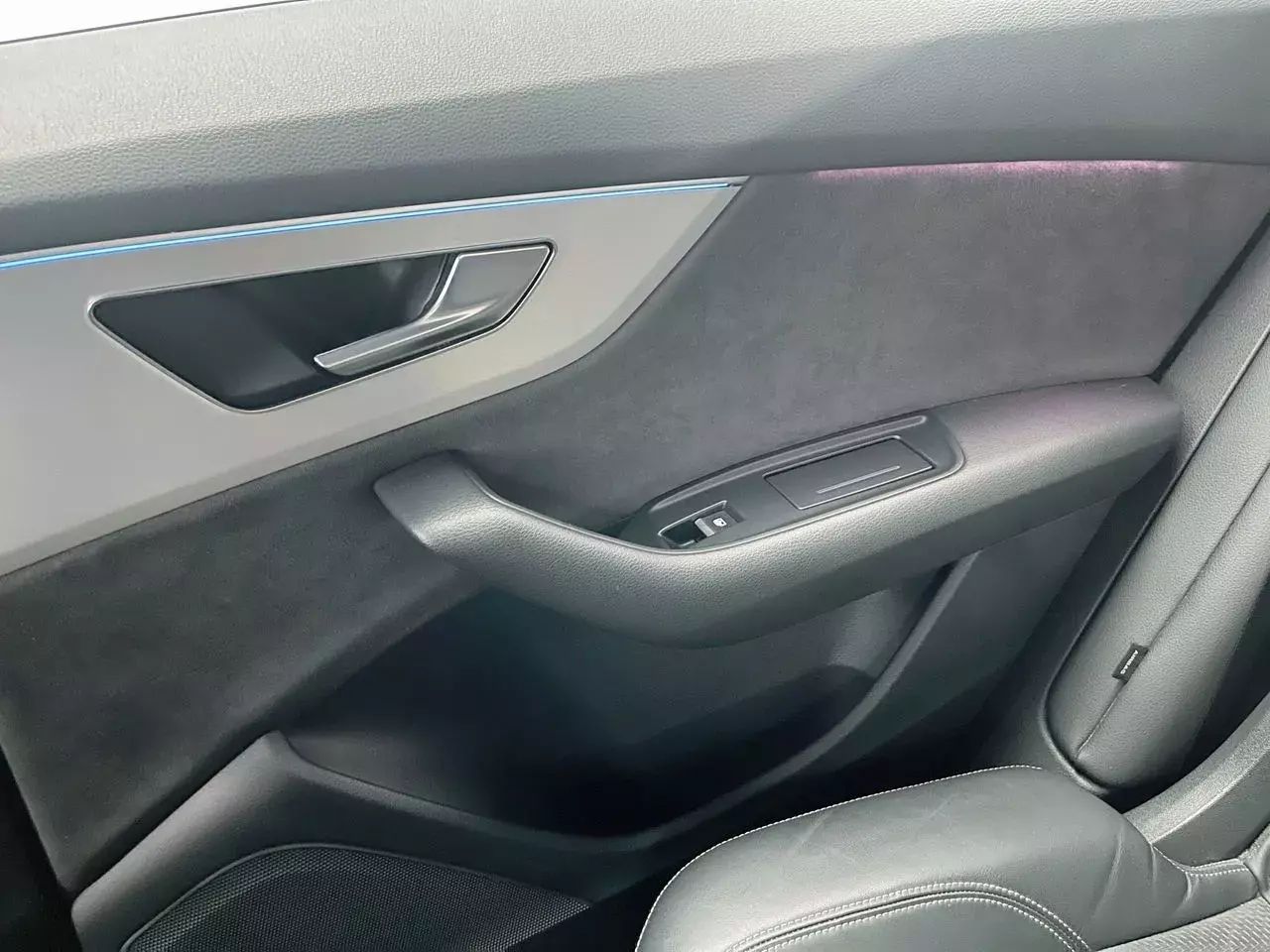 Foto Audi Q8 34