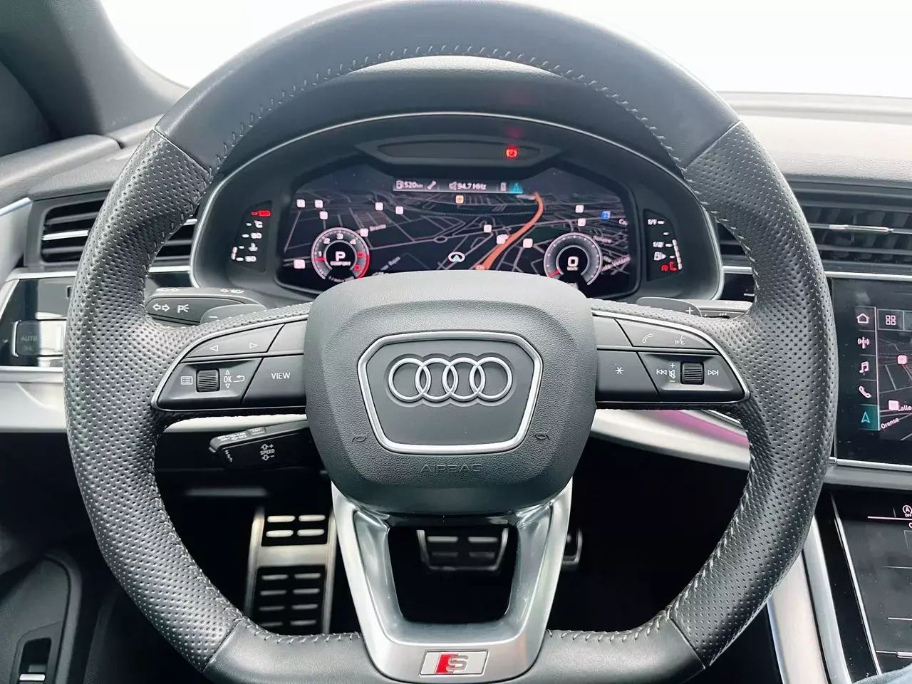 Foto Audi Q8 35