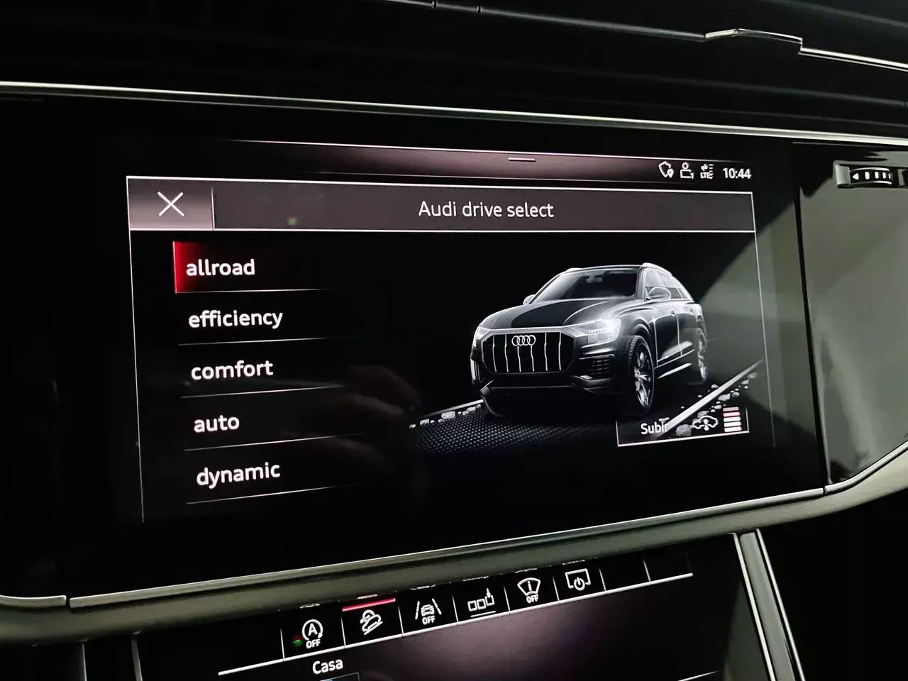 Foto Audi Q8 42