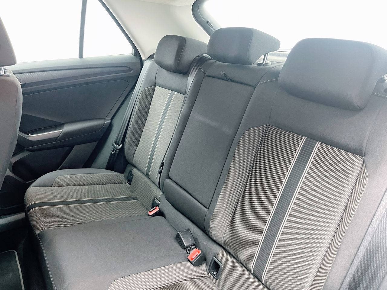 Foto Volkswagen T-Roc 23