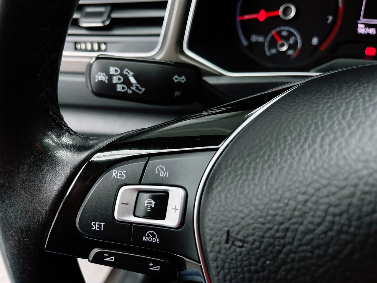 Foto Volkswagen T-Roc 24
