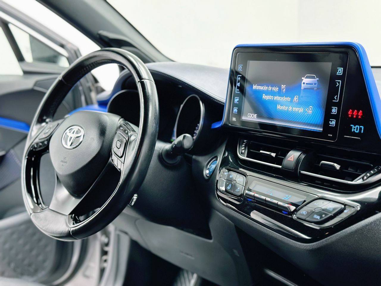 Foto Toyota C-HR 2
