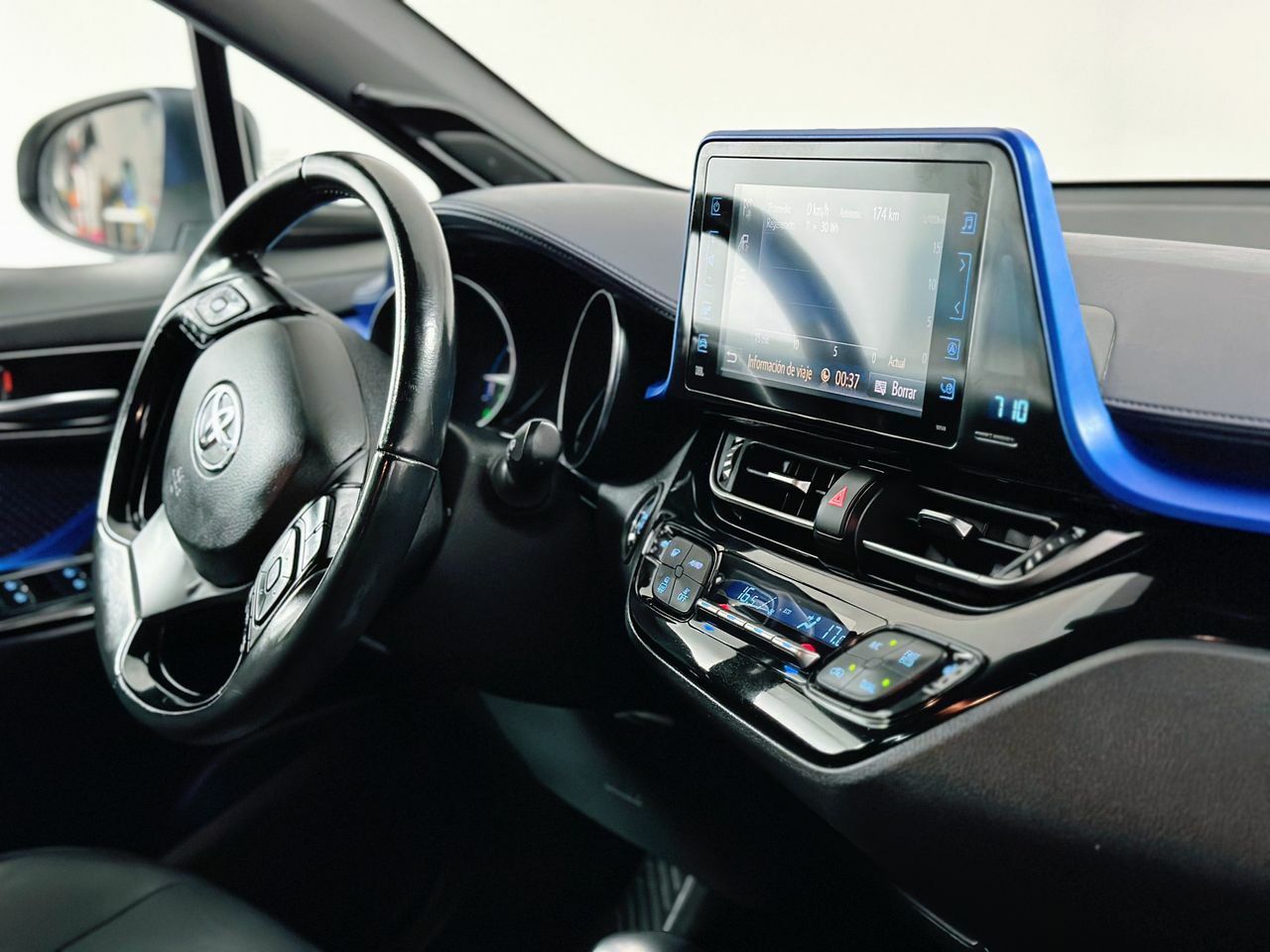 Foto Toyota C-HR 13