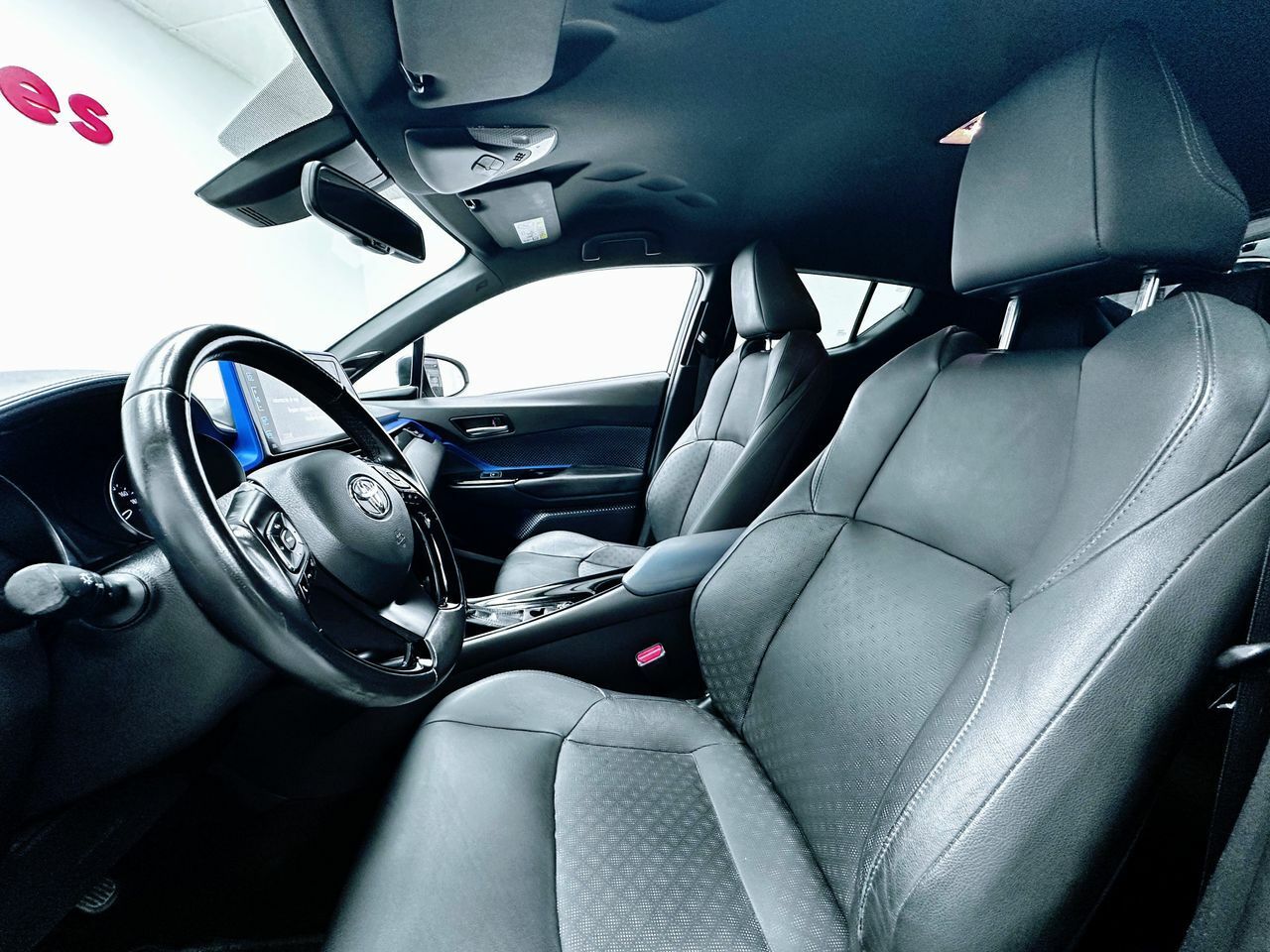Foto Toyota C-HR 15