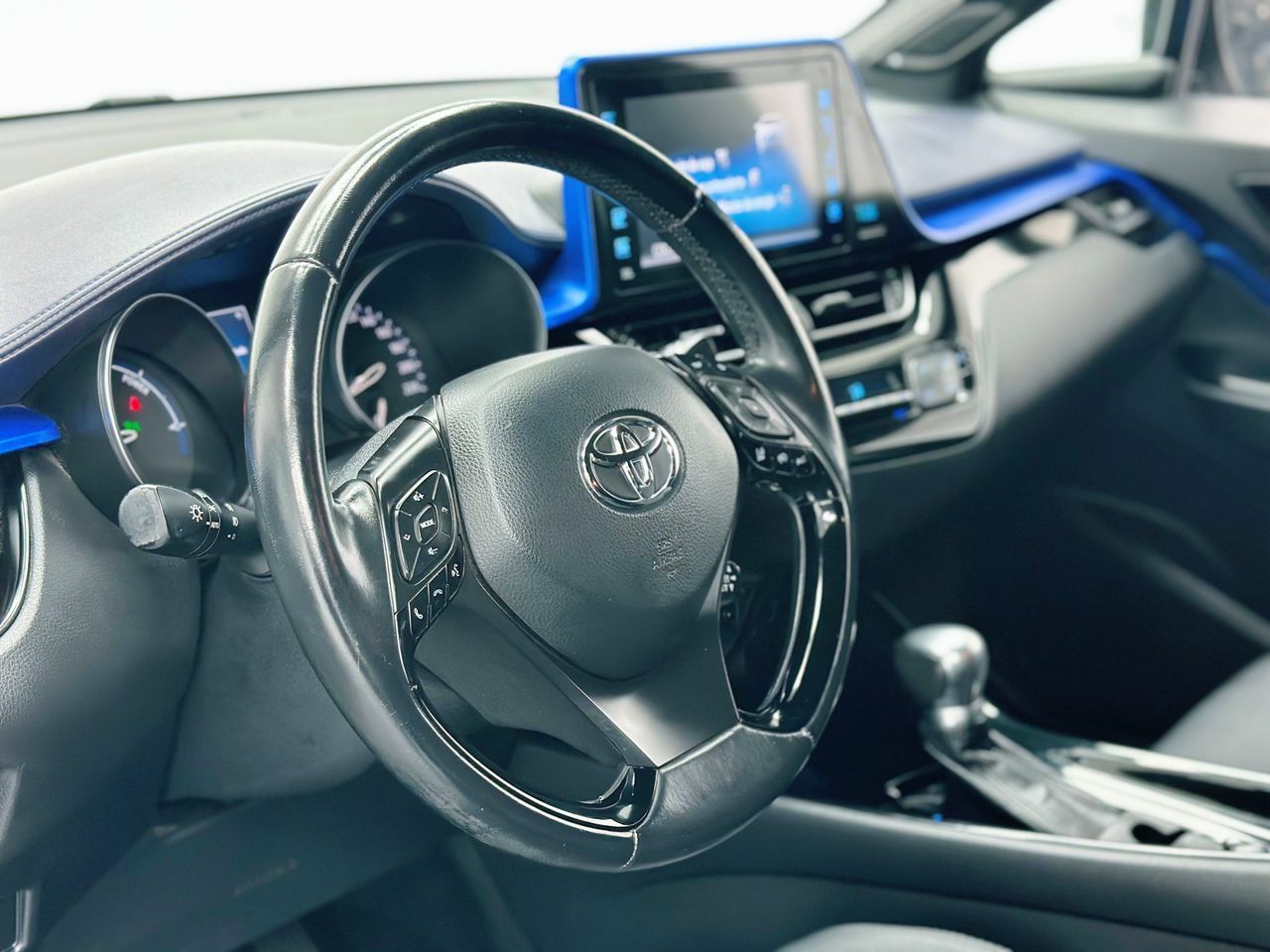 Foto Toyota C-HR 21