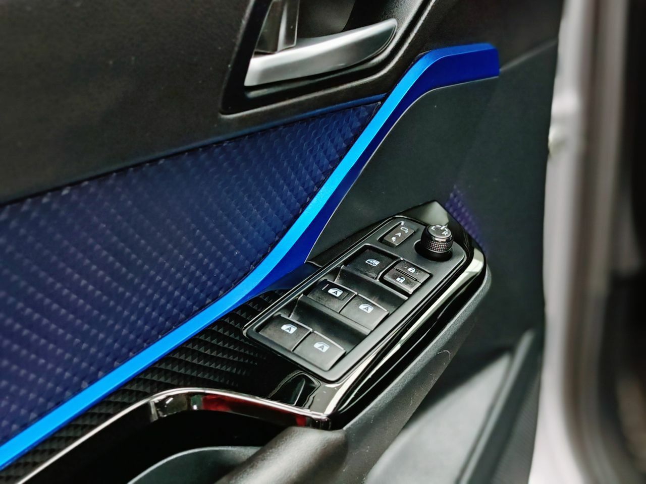 Foto Toyota C-HR 29