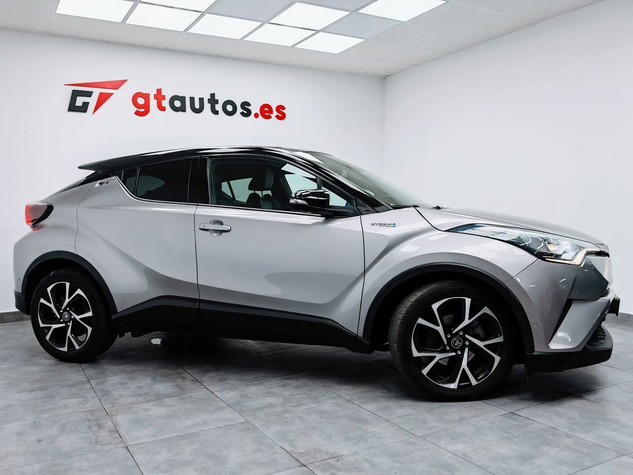 Foto Toyota C-HR 13