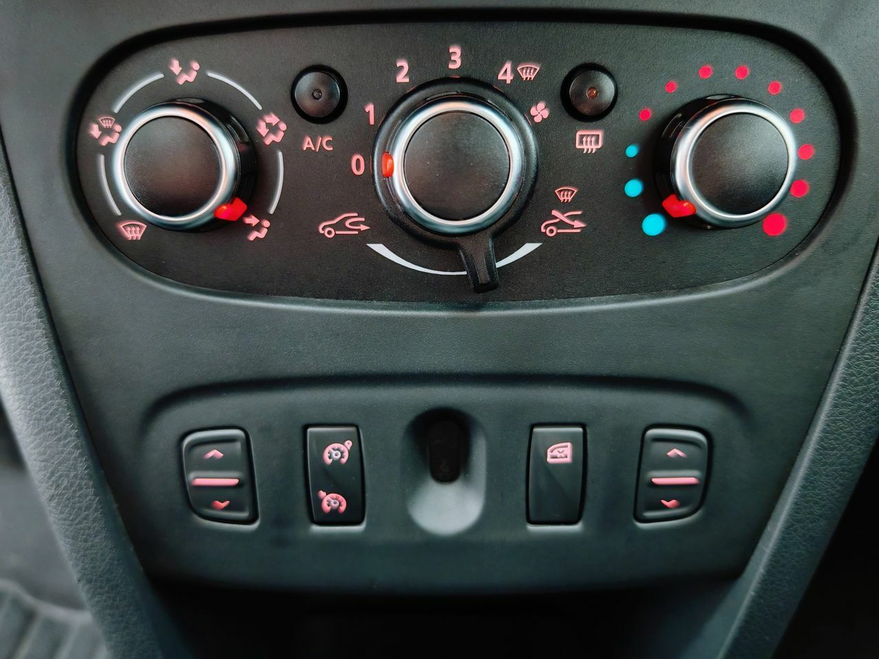Foto Dacia Sandero 12
