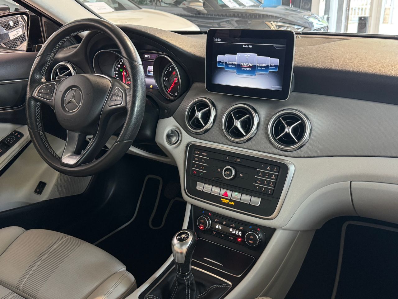 Foto Mercedes-Benz Clase GLA 12