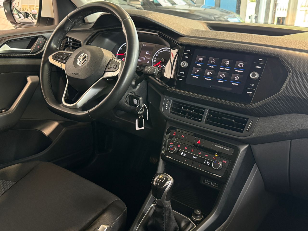 Foto Volkswagen T-Cross 11