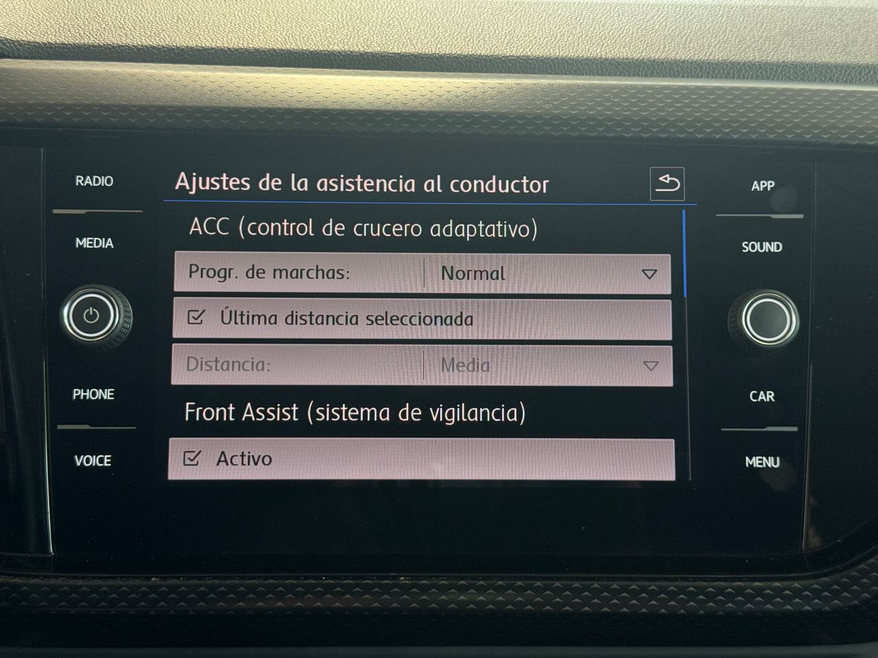 Foto Volkswagen T-Cross 24