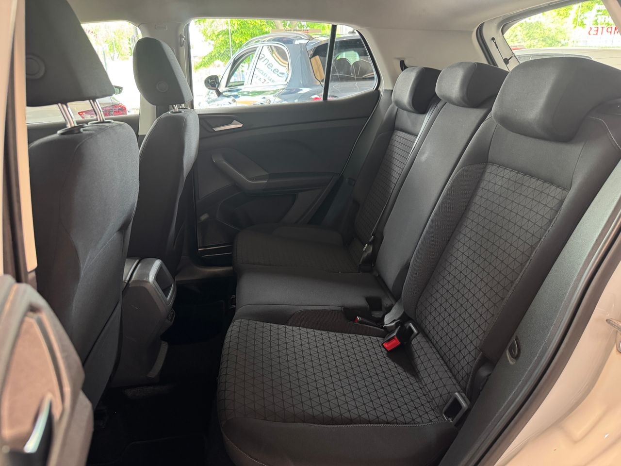 Foto Volkswagen T-Cross 30