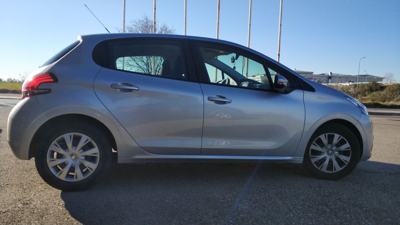 Foto Peugeot 208 12