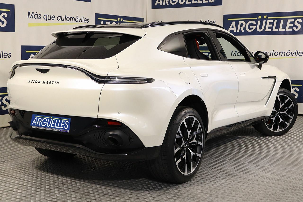 Foto Aston martin DBX 5