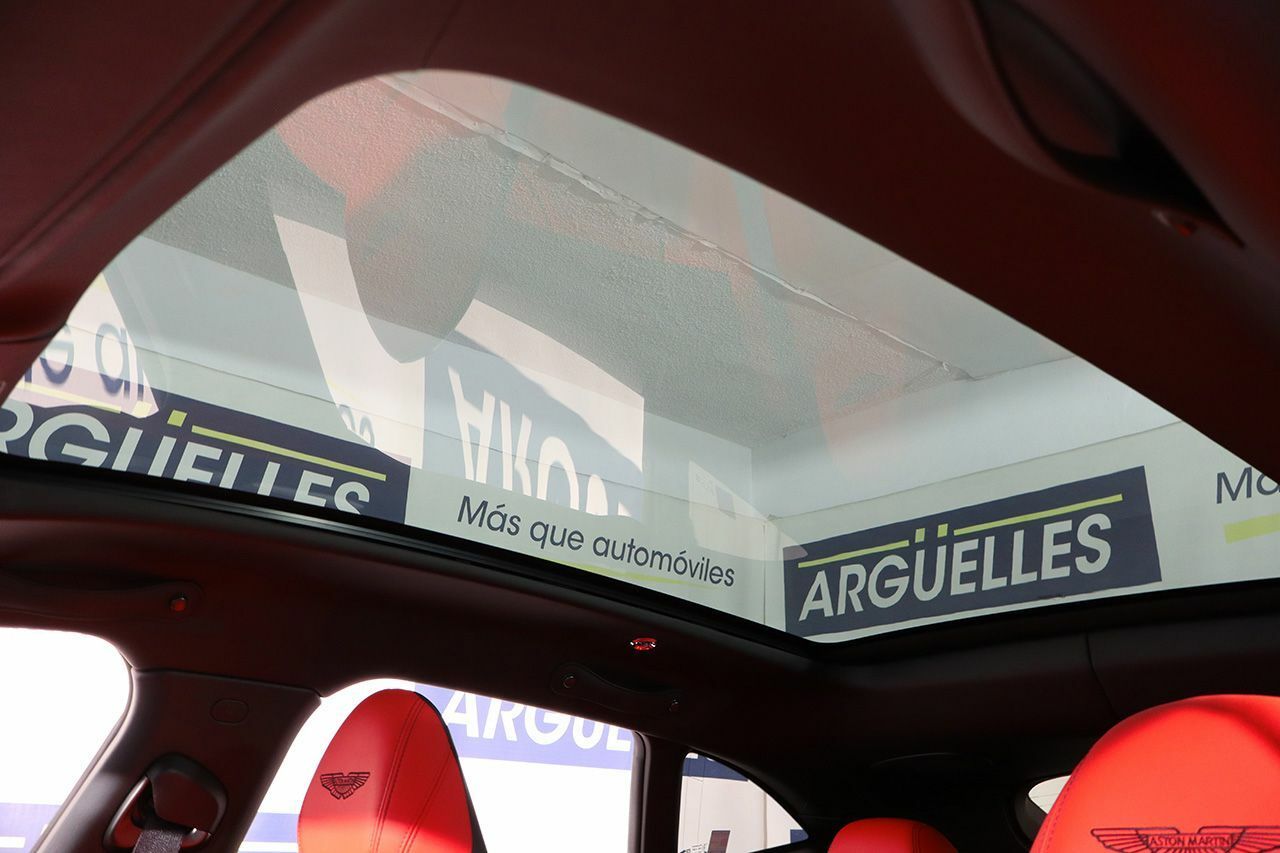 Foto Aston martin DBX 6