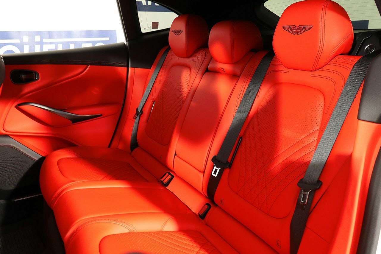 Foto Aston martin DBX 9