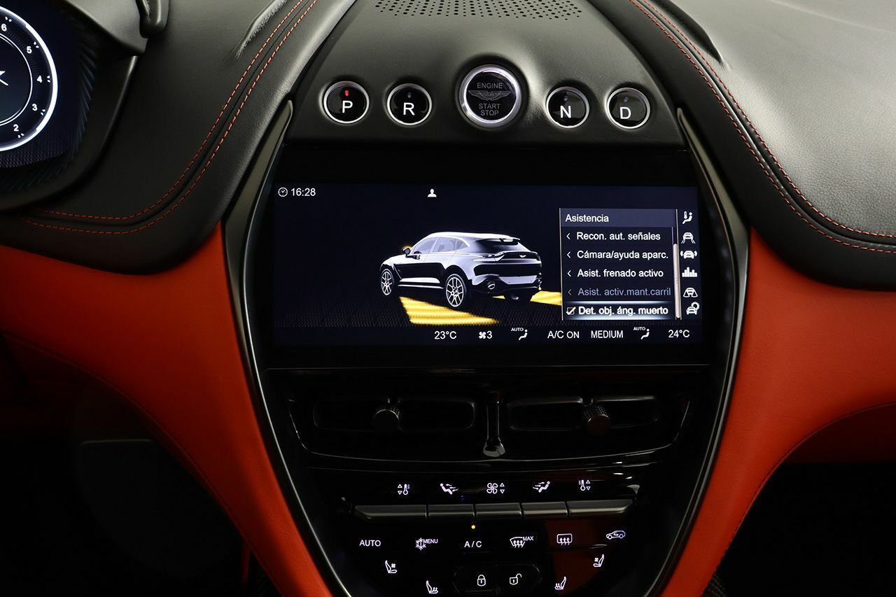 Foto Aston martin DBX 17