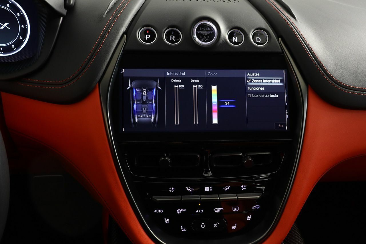 Foto Aston martin DBX 18