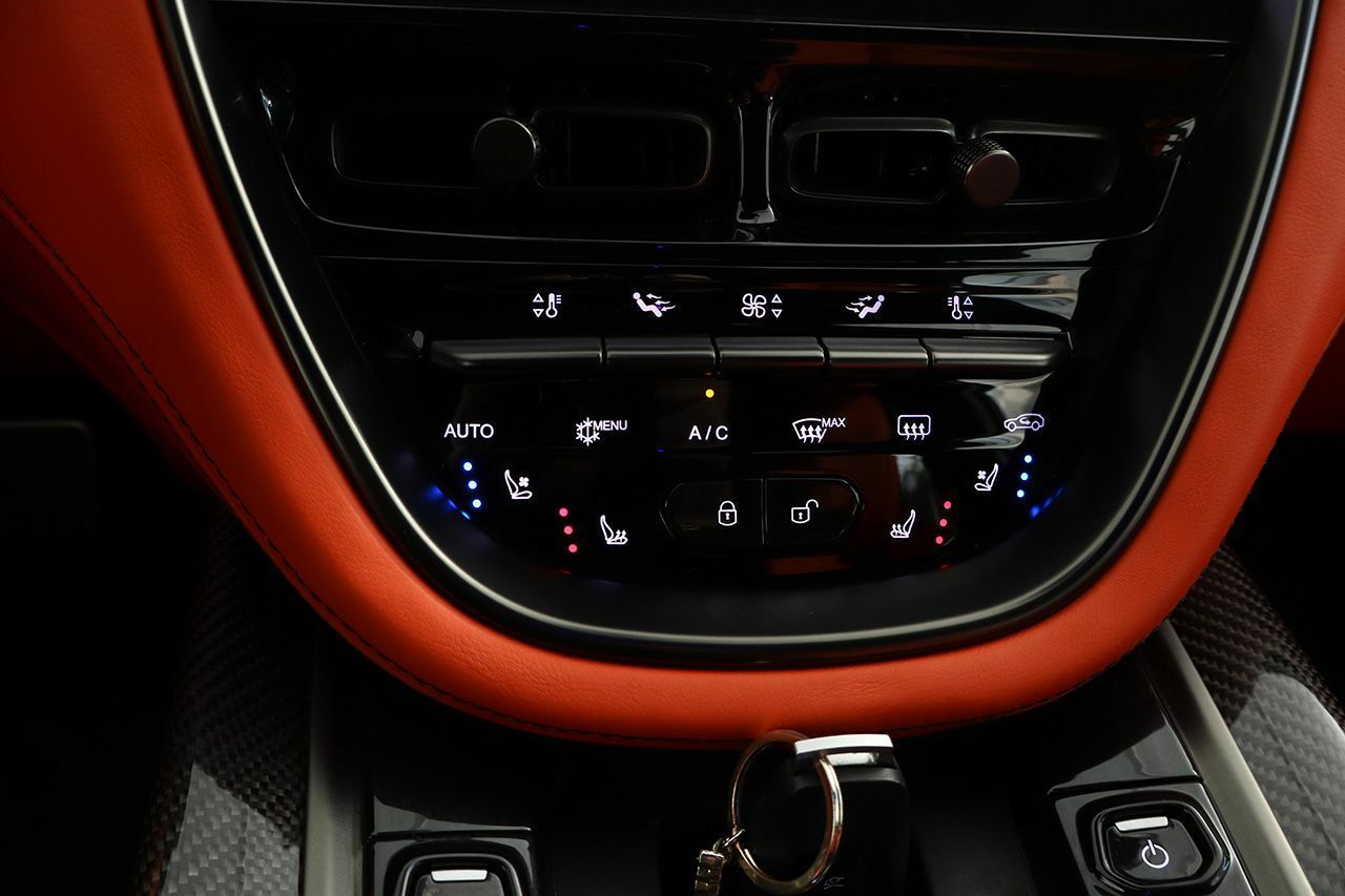 Foto Aston martin DBX 19