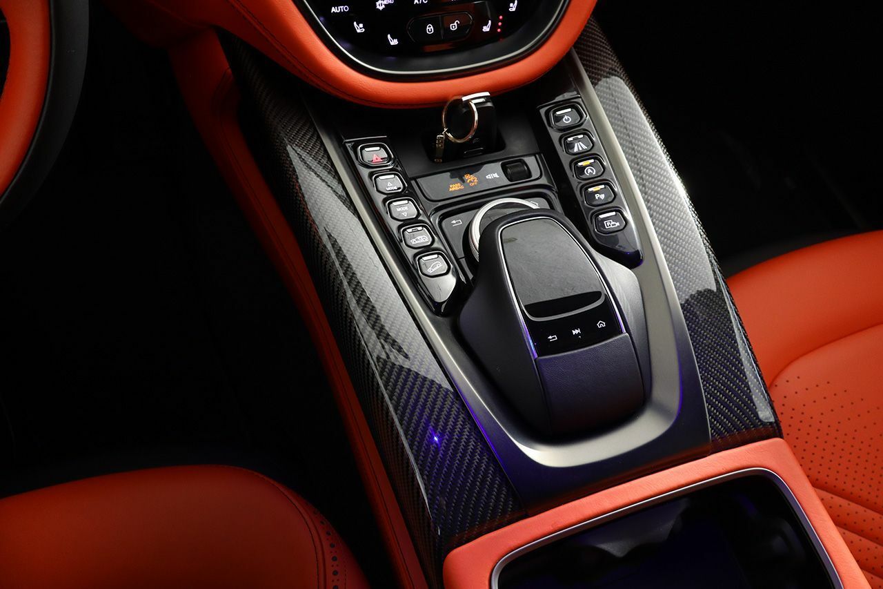 Foto Aston martin DBX 21